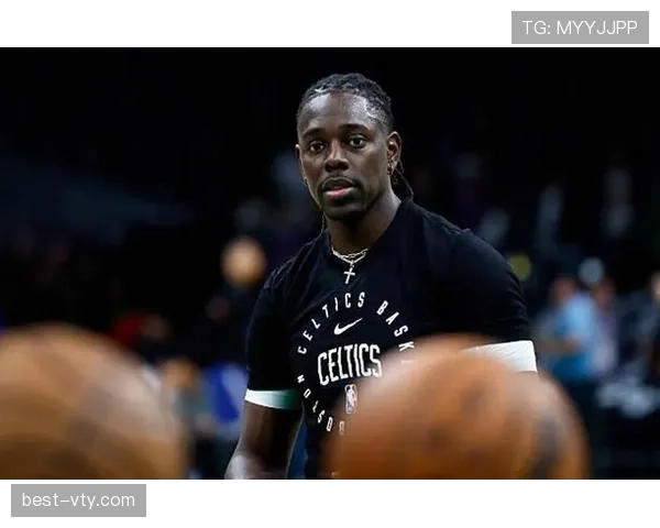 霍勒迪突破制造对抗提升防守效率，引领球队关键时刻表现